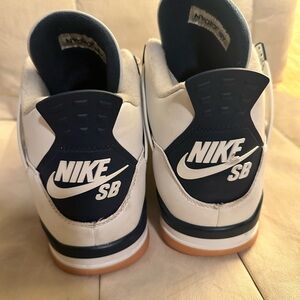 Nike SB Men's White and Dark Blue Sneakers